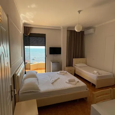 Tirona Hotel 4*